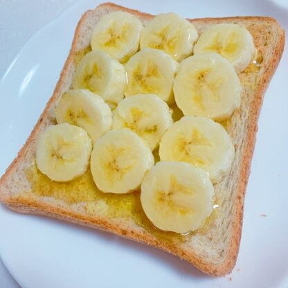こんにちは〜
朝食に いただきました。
はちみつとバナナが絶妙でした。
おご馳走様でした〜♥️